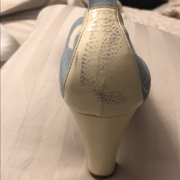 Chanel lightBlue fabric with patent spectator pump - Picture 8 of 8